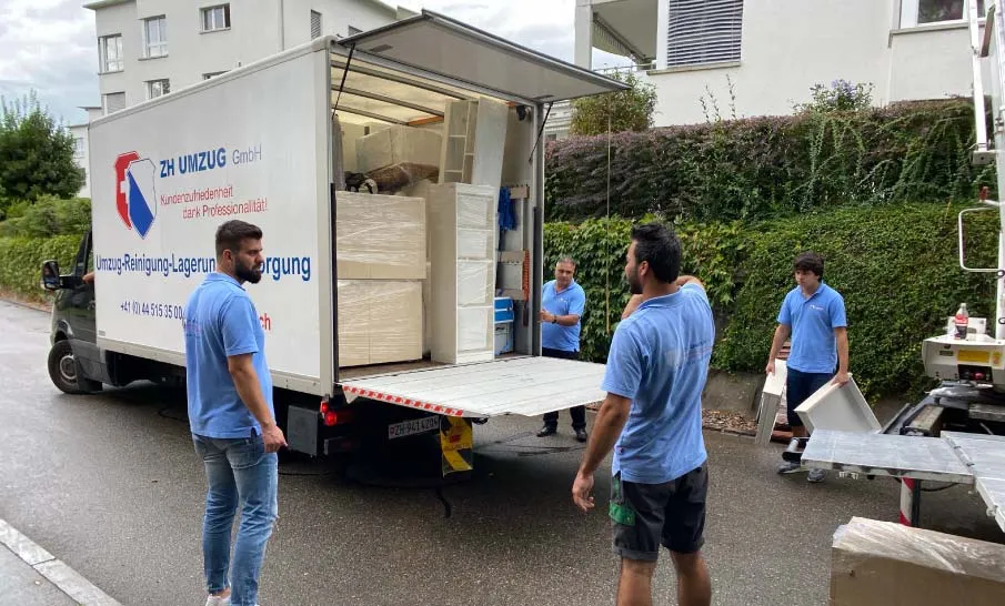 ZH-Umzug-Ein-und-Auspacken-Team