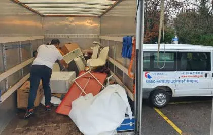 ZH-Umzug-Entrümpelung-Lastwagen-Mitarbeiter