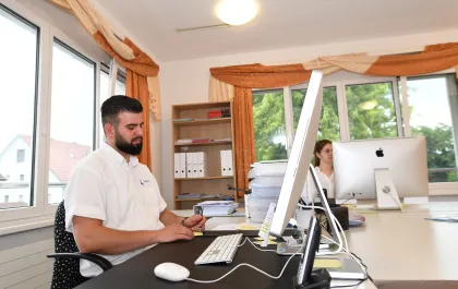 ZH-Umzug-Schule-Umzug-Mitarbeiterin