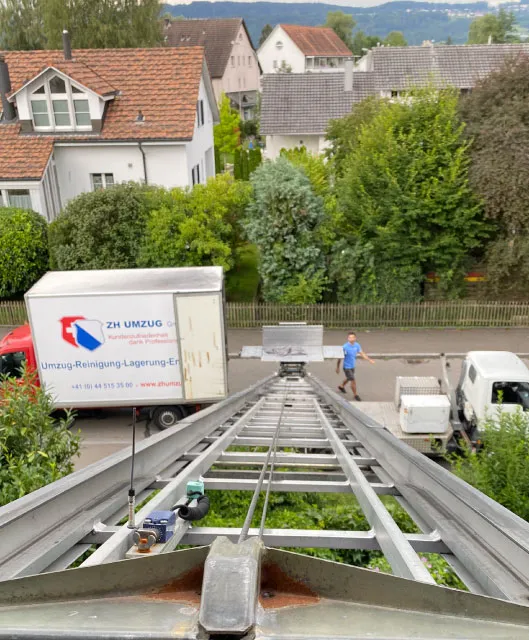 ZH-Umzug-Willkommen-Möbellift