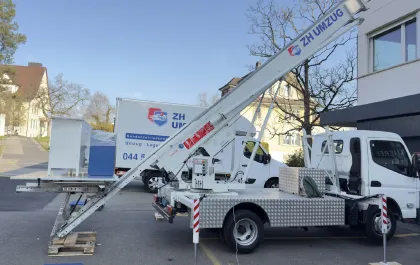 ZH-Umzug-umzug-zuverlaessige-umzugsfirma-beim-umzug-mit-moebellift