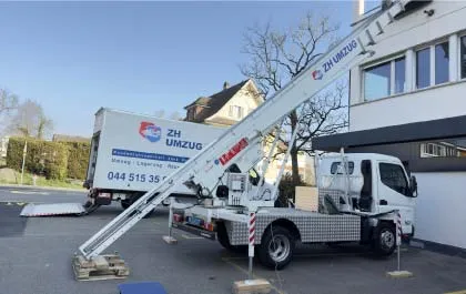 ZH-Umzug-umzug-zuverlaessige-umzugsfirma-beim-umzug-mit-moebellift