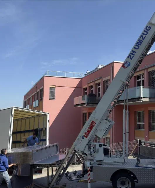 ZH-Umzug-Willkommen-Möbellift